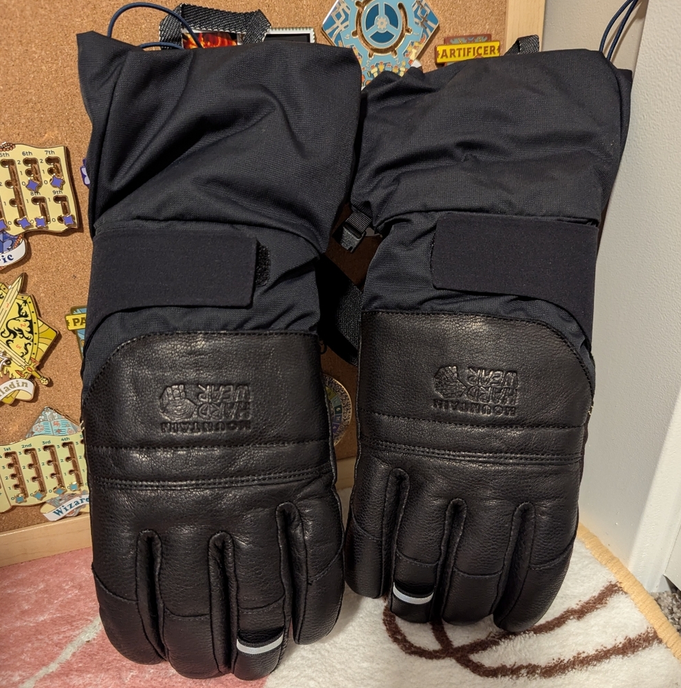 NWOT Men's Medium Mountain Hardware Leather snowboarding gloves